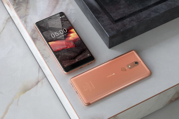 Přivítejte Nokii 5.1. Má kovové tělo, Full HD+ displej i vyšší výkon