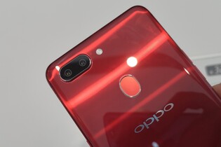 Vyzkoušeli jsme exotické Oppo R15. Podívejte se na to, co si u nás nekoupíte