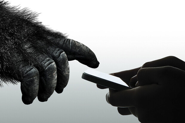 Evropská komise, „díky“ za telefon bez Gorilla Glass