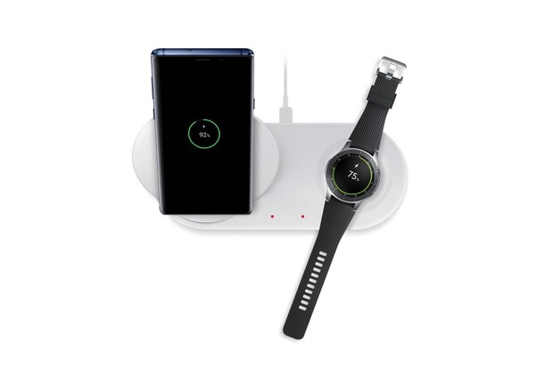 Samsung představil nové bezdrátové nabíječky. Známe jejich české ceny