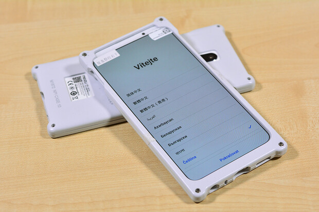 Přísně tajné! Podívejte se, jak v Meizu maskují své novinky