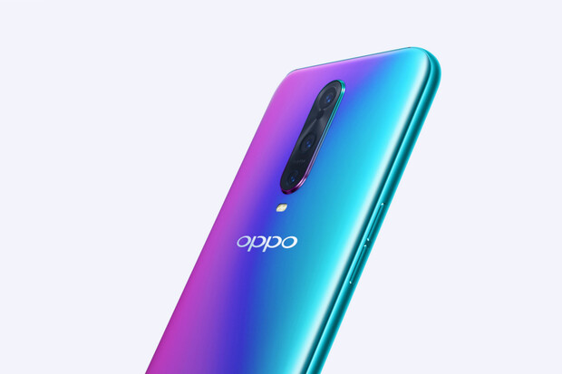 Oppo R17 láká na design, R17 Pro na 3 zadní kamery a 2 baterie