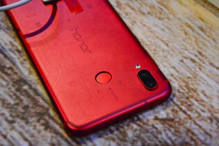 Honor Play v říjnu zakoupíte s dárkovým balíčkem