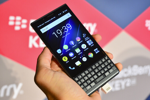 Vyzkoušeli jsme pro vás barevné BlackBerry KEY2 LE s odlehčenou výbavou