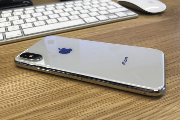 Tohle se Applu povedlo! V náročném droptestu nový iPhone Xs dopadl skvěle