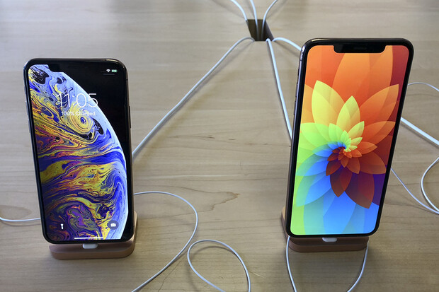 Do nových iPhonů si s T-Mobilem dáte eSIM. Zřejmě ještě letos
