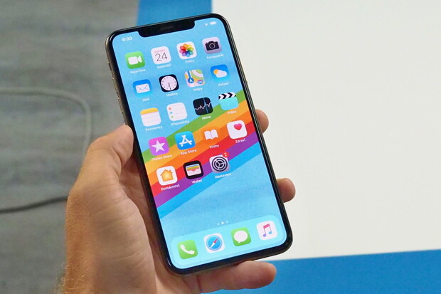 Vyzkoušeli jsme úžasný Apple iPhone Xs Max: video a podrobné dojmy