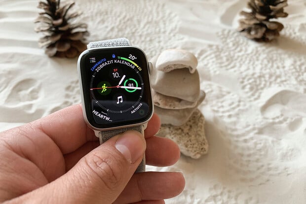 Duhová aktualizace watchOS 5.2.1 přináší nové ciferníky i podporu EKG do Česka