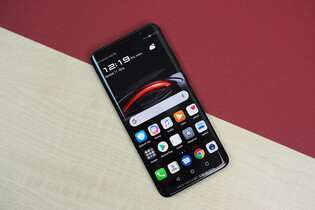 Máme v redakci luxusní Huawei Mate RS Porsche Design