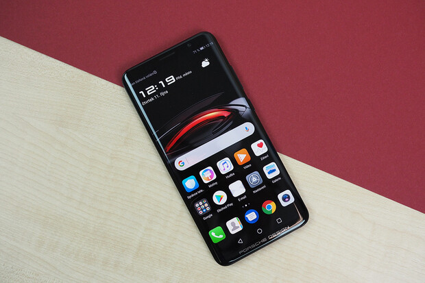 Máme v redakci luxusní Huawei Mate RS Porsche Design