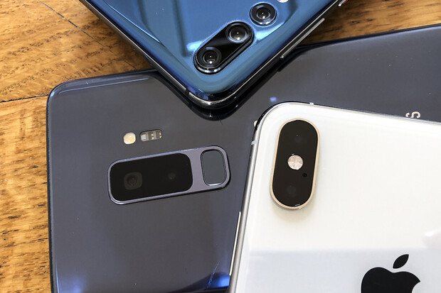 iPhone Xs Max, P20 Pro, nebo Galaxy S9+? Vyberte nejlepší fotomobil