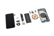 Bastlíři z iFixit rozebrali Apple iPhone Xr. Displej lze vyměnit překvapivě snadno
