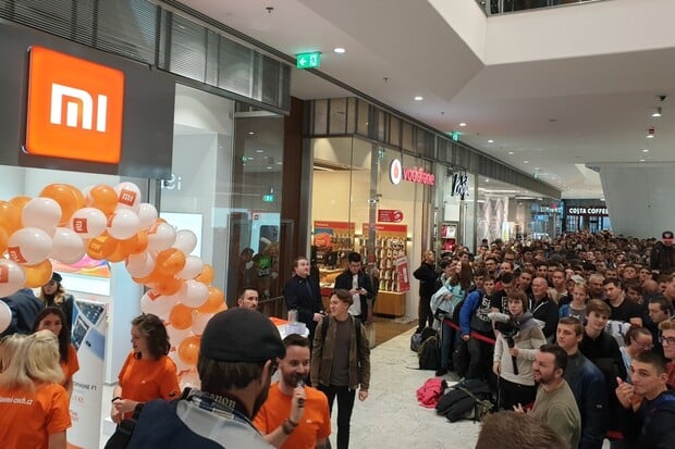 Fronty na Xiaomi: v Hradci Králové se otevřel nejmodernější Mi Store