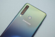 Samsung Galaxy A9 se čtyřmi fotoaparáty na zádech v redakci. Jak fotí?