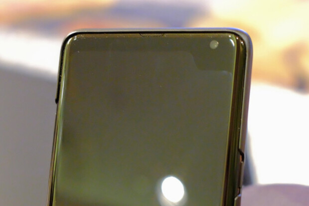 Zhmotněná noční můra odpůrců „notche“? Tento výřez byste v telefonu nechtěli