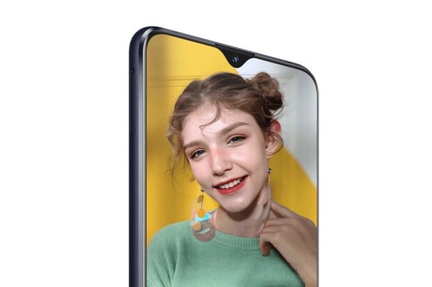 Lenovo Z5s má tři fotoaparáty a kapkovitý výřez v displeji