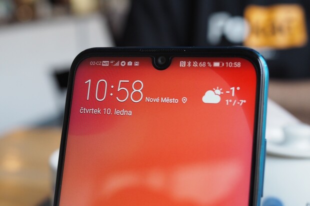 Huawei si patentuje využití kamery pod displejem. Chystá také nějakou?
