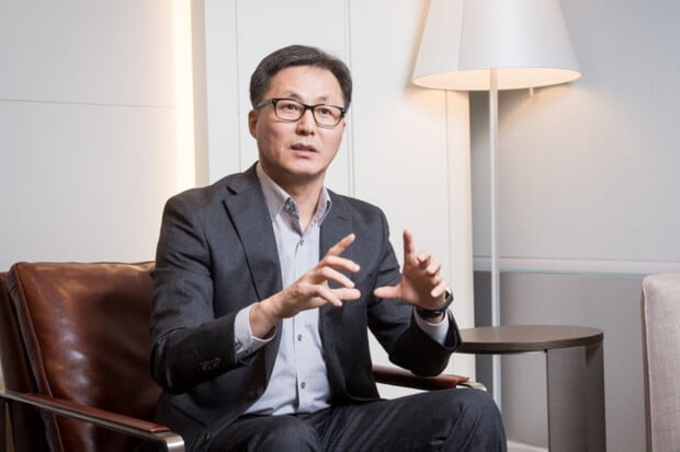 Viceprezident Samsungu vidí budoucnost smartphonů nejen v ohebných displejích