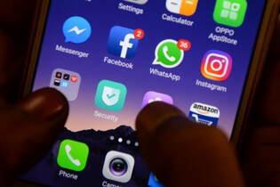 Zelené tečky i narozeninové připomínky. WhatsApp testuje novou záložku Kontakty