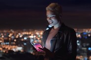 Skládací Samsung zřejmě spatřen v reklamě. Podívejte se na video