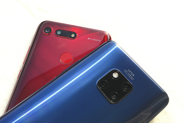 Světlo je jejich přítel. Srovnejte fotografie z Honoru View20 a Huawei Mate 20 Pro