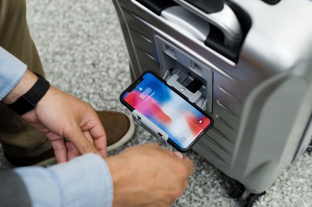 Kufr jako příslušenství k mobilu? Proč ne?