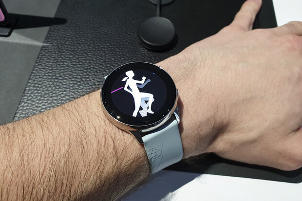 Galaxy Watch Active oslní designem a následně změří krevní tlak
