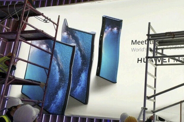 Ohebný telefon Mate X od Huawei se ukazuje v plné parádě