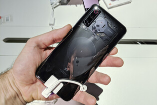 Živě z Barcelony: nové Xiaomi Mi 9 (SE) zaujme zvenku i zevnitř