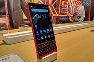 TCL představilo speciální červenou edici BlackBerry KEY2 pro vášnivé manažery
