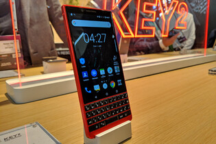 TCL představilo speciální červenou edici BlackBerry KEY2 pro vášnivé manažery