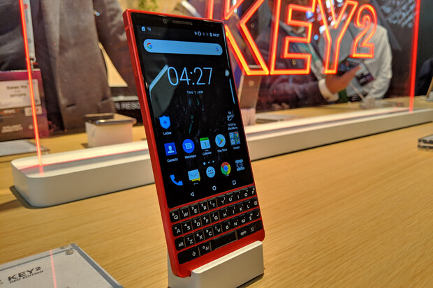 TCL představilo speciální červenou edici BlackBerry KEY2 pro vášnivé manažery