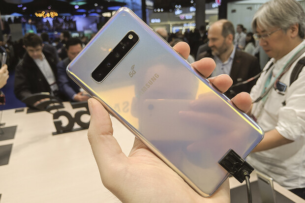 Samsung Galaxy A72 nebude troškařit. Nabídne 5 zadních fotoaparátů