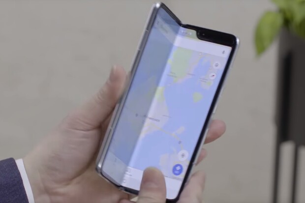 Samsung Galaxy Fold se opět odkládá. Prozatím na červenec