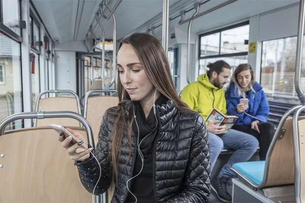 Brno, takhle se to dělá. Ostrava v MHD spustila neomezenou Wi-Fi