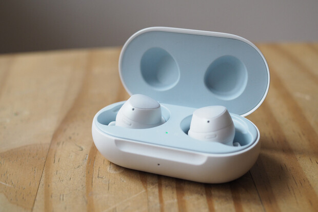 Sluchátka Samsung Galaxy Buds 4 Pro zaujmou funkcemi i designem 