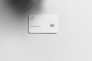 Apple představil vlastní platební kartu. Ta fyzická bude z titanu a bez čísel