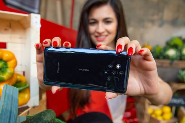 Mobil s 5 foťáky přichází. Nokia 9 PureView se začíná prodávat na českém trhu