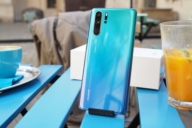 Huawei P30 a P30 Pro nabídnou bezplatnou výměnu rozbitého skla displeje