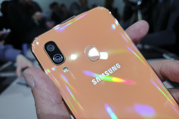 Máte rádi selfies? Pak by vám neměl uniknout nový Samsung Galaxy A40 