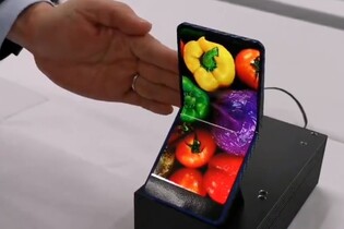 Sharp ukazuje prototyp ohebného displeje