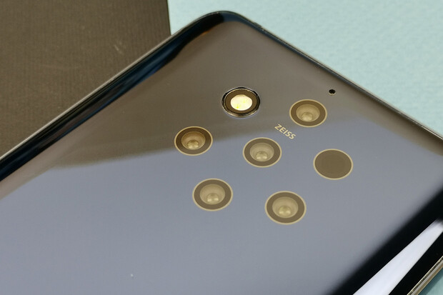 Jak si Nokia 9 PureView vede za zhoršených světelných podmínek?