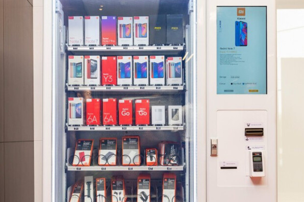 Xiaomi chce prodávat smartphony jako rohlíky. V Indii si je zakoupíte v automatu