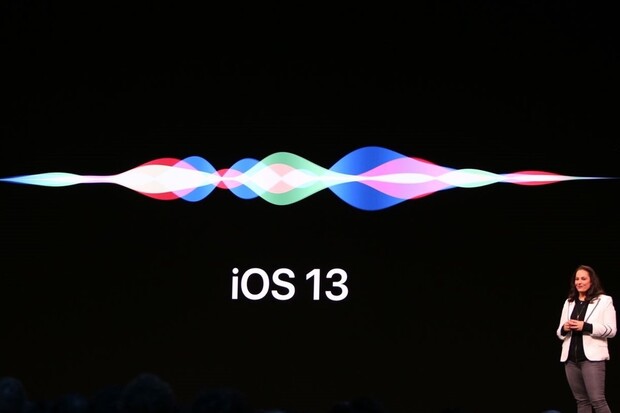 Siri vám nově přečte zprávy, hned jak přijdou. A mnoho dalšího 