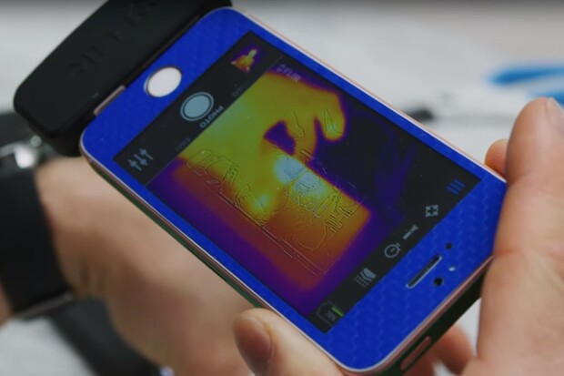 Přehřívá se vám telefon? Postavte si k němu vodní chlazení