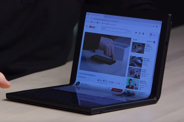 Podívejte se na ohebný Lenovo ThinkPad X1 na reálných záběrech