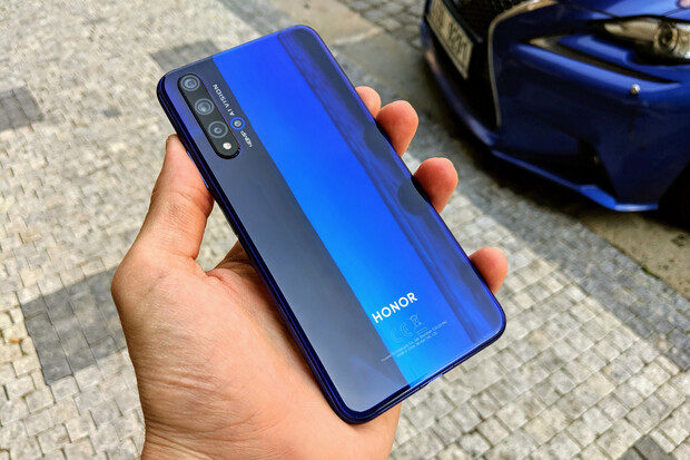Dnes představený Honor 20 byl již u nás v redakci. Zde jsou naše dojmy
