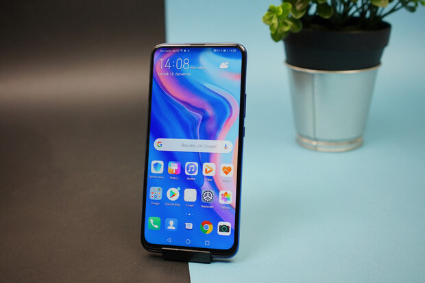 Jak funguje výsuvná kamerka u novinky Huawei P smart Z? Podívejte se na první dojmy