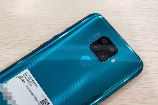 Čínská herečka vypustila do světa selfies z Huawei nova 5i Pro (Mate 30 Lite)