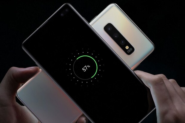 Chcete na rande? Tak se nebojte podělit o energii ve svém telefonu